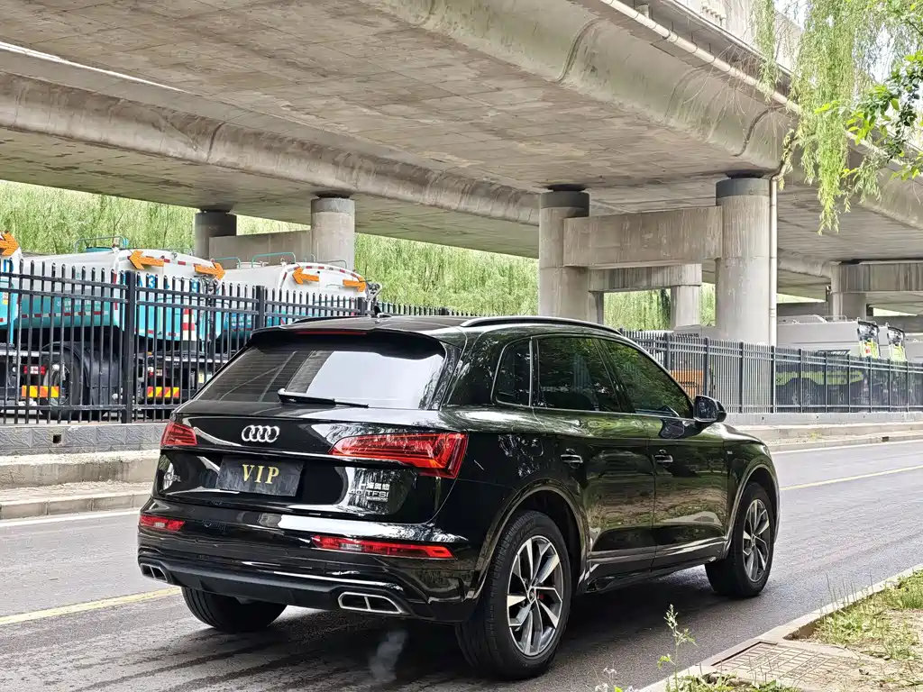 Audi Q5L 2025 — фото 9