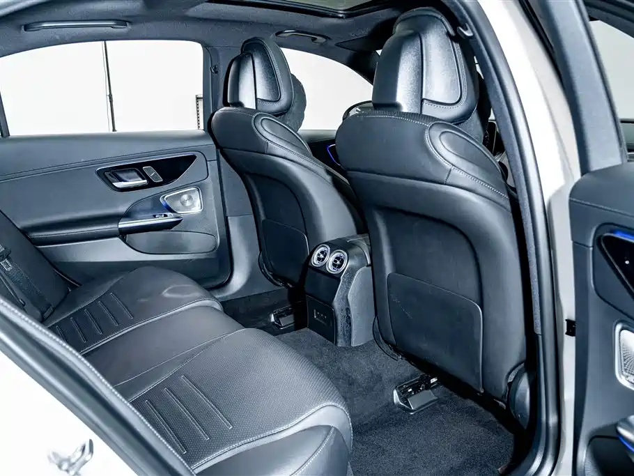 Mercedes-Benz C-Class 2024 — фото 20