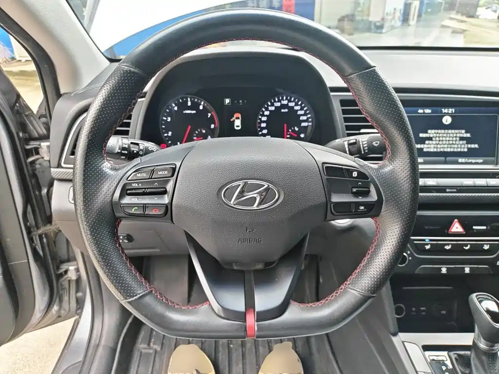 Hyundai Elantra 2018 — фото 7