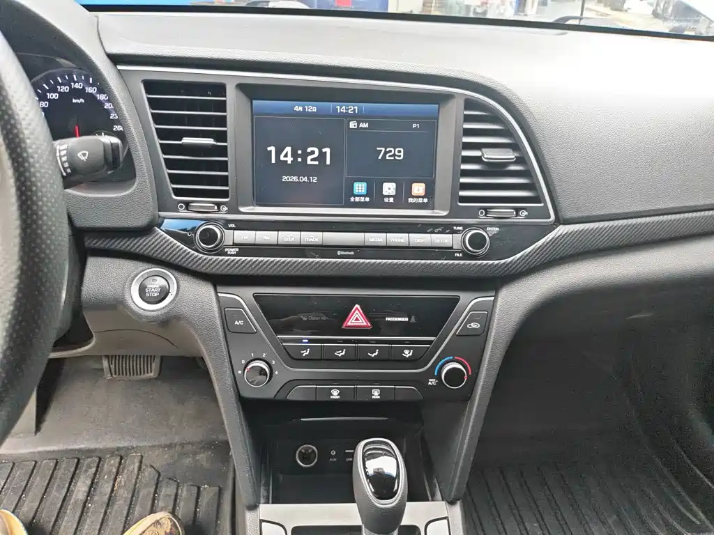 Hyundai Elantra 2018 — фото 9