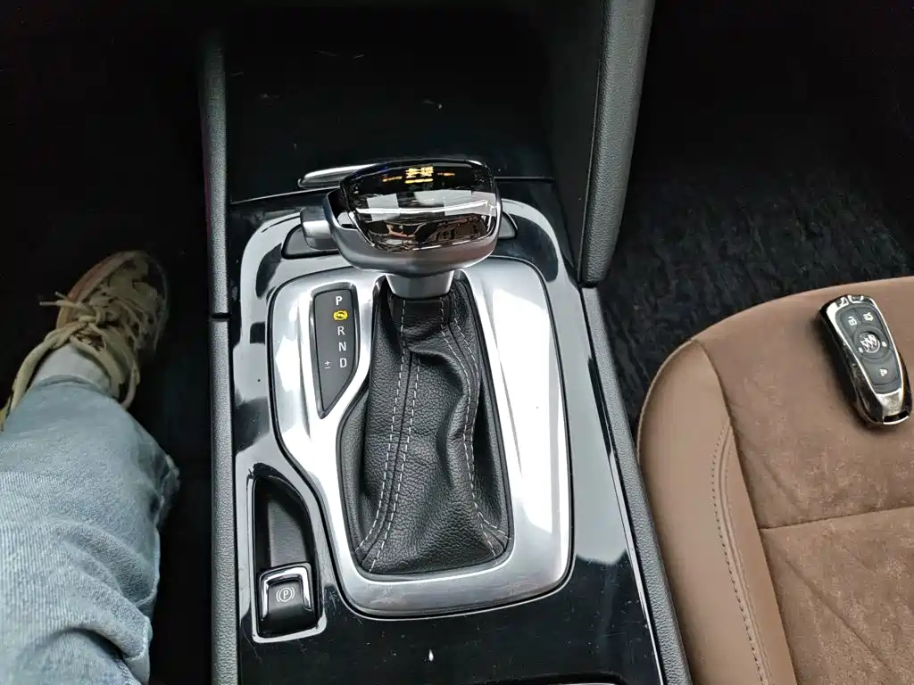 Buick Regal 2020 — фото 10
