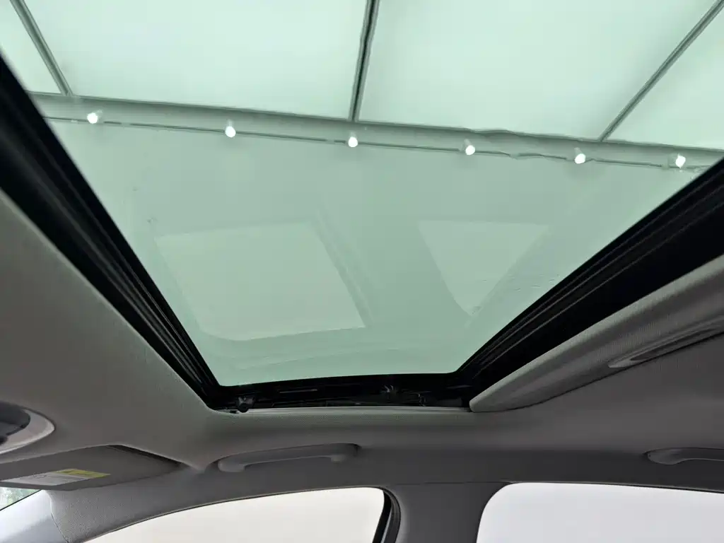 Hyundai Elantra 2022 — фото 13
