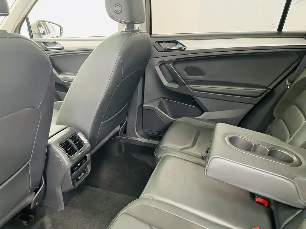 Volkswagen Tiguan L 2018 — фото 11