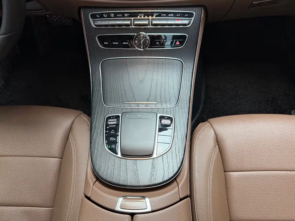 Mercedes-Benz E-Class 2020 — фото 11