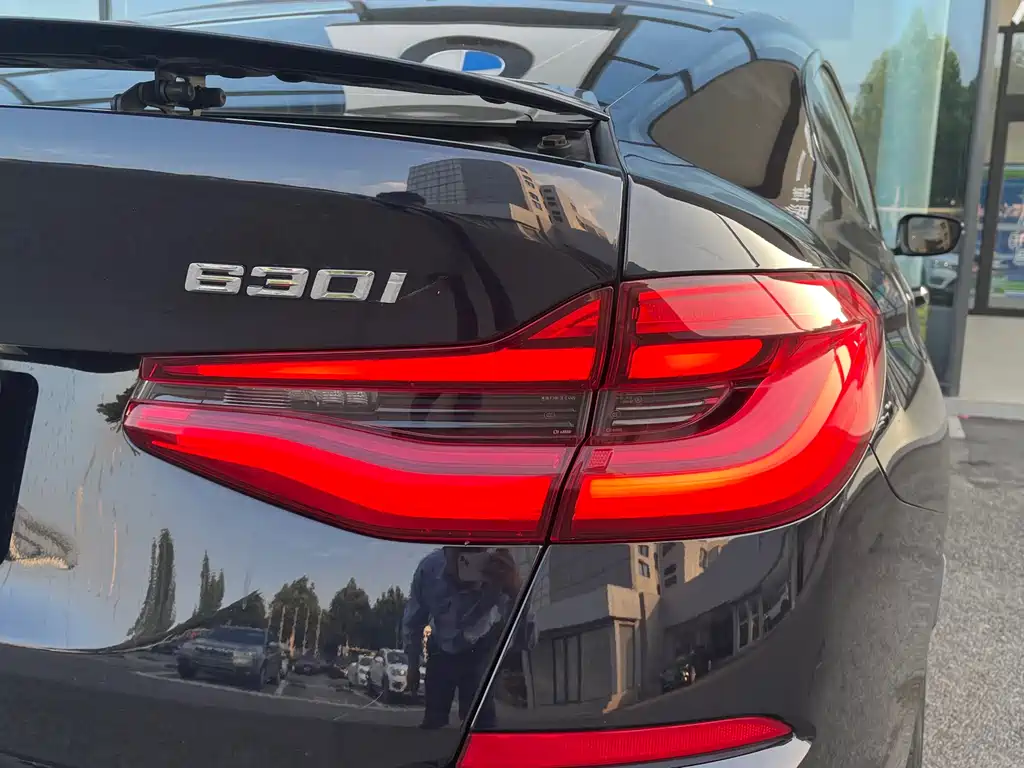 BMW 6 Series GT 2023 — фото 20