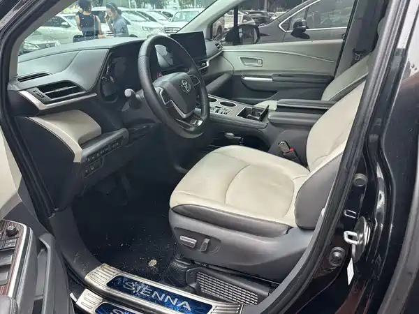 Toyota Sienna 2024