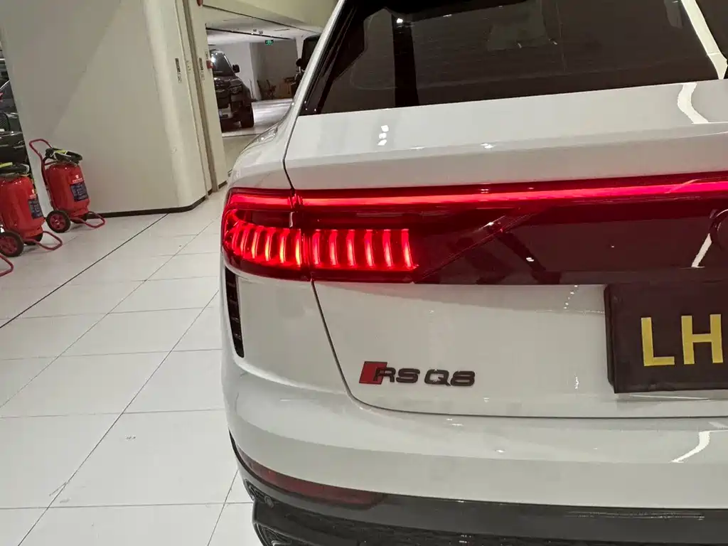 Audi RS Q8 2021 — фото 8