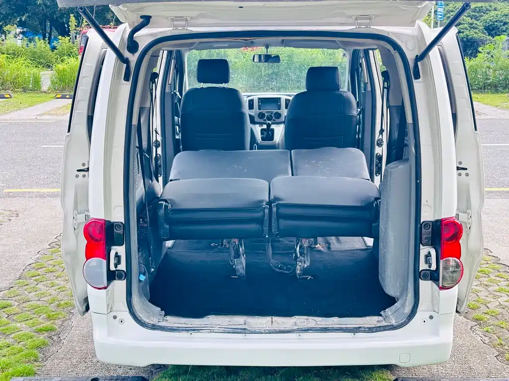 Nissan NV200 2013