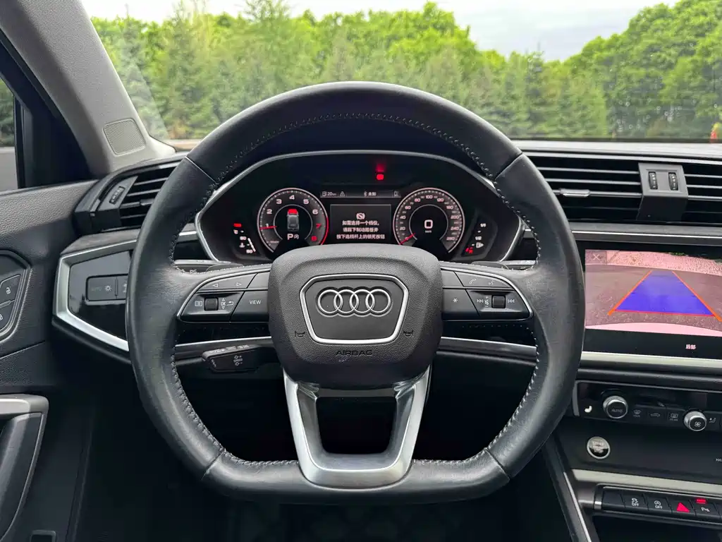 Audi Q3 2021 — фото 16