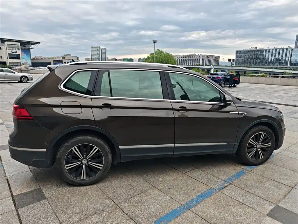 Volkswagen Tiguan L 2018 — фото 22