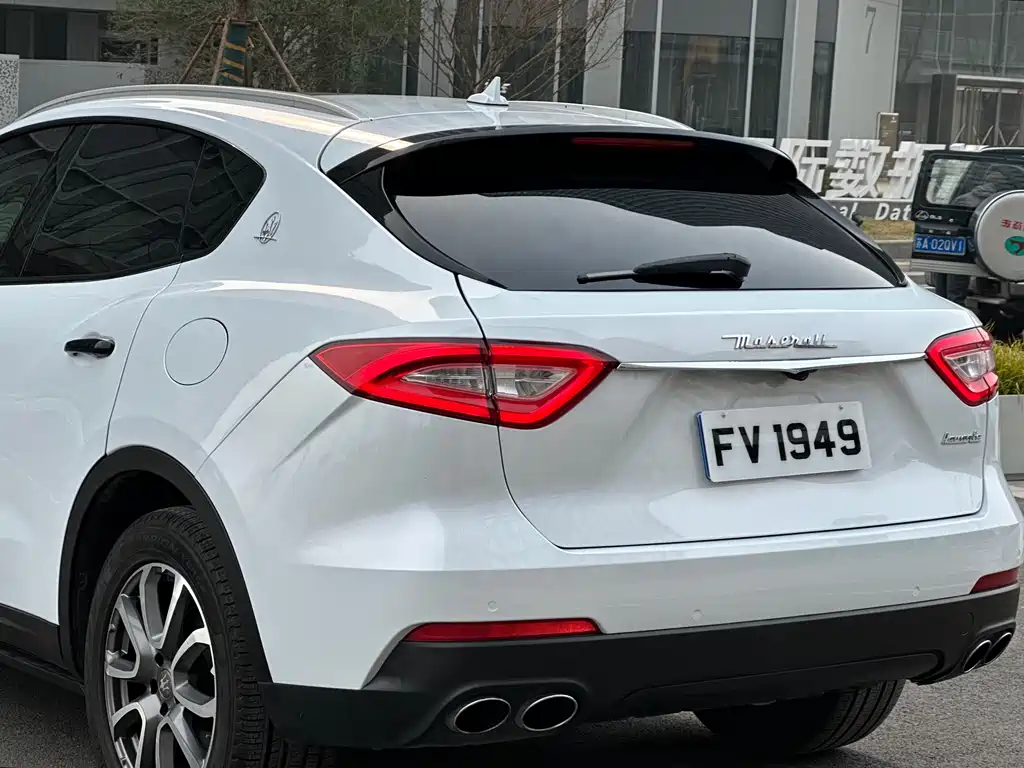Maserati Levante 2017 — фото 32