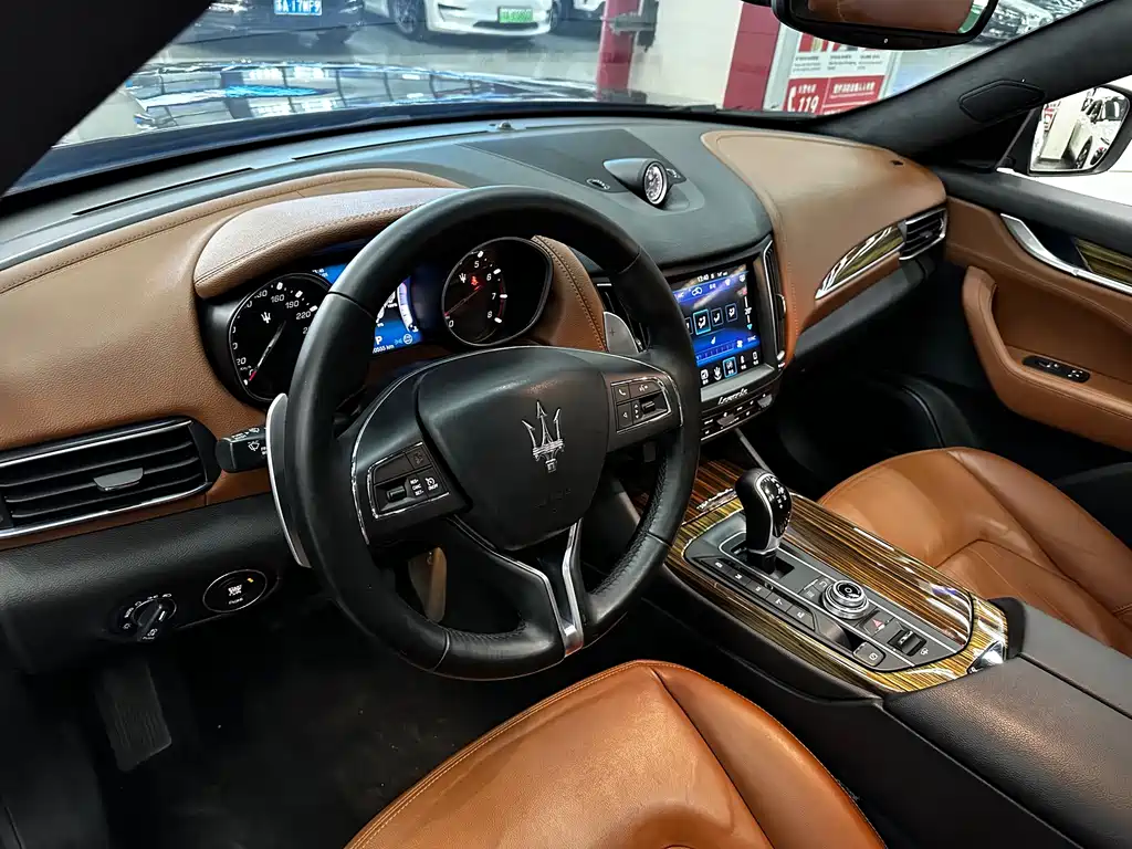 Maserati Levante 2017 — фото 24