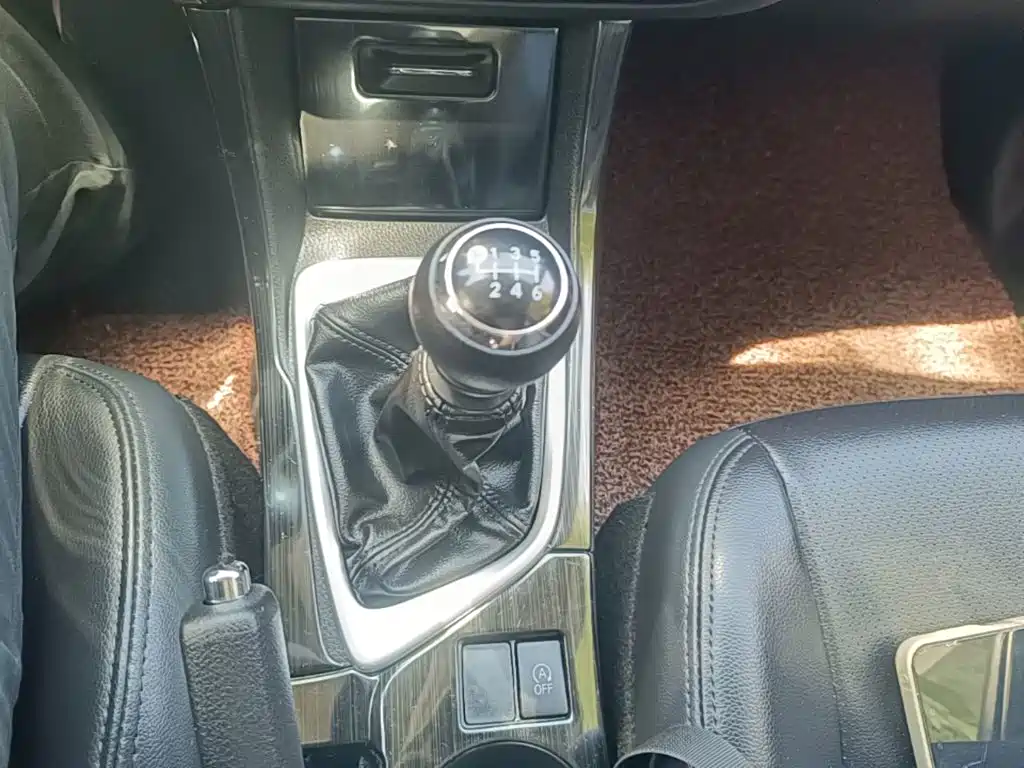 Toyota Corolla 2017 — фото 10
