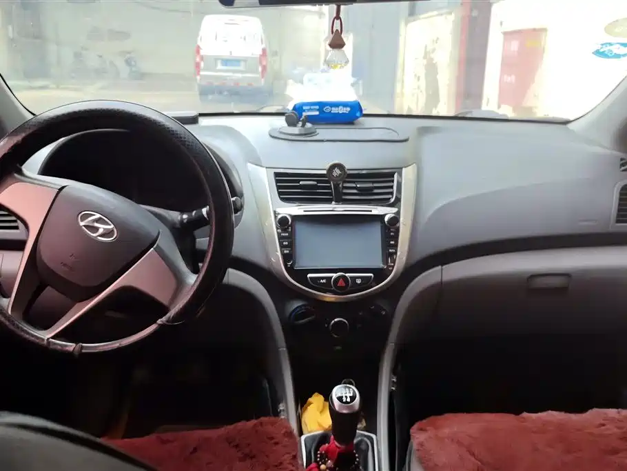 Hyundai Verna 2016 — фото 12