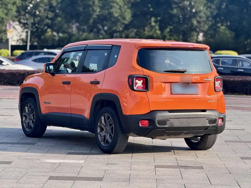 Jeep Renegade 2017 — фото 8
