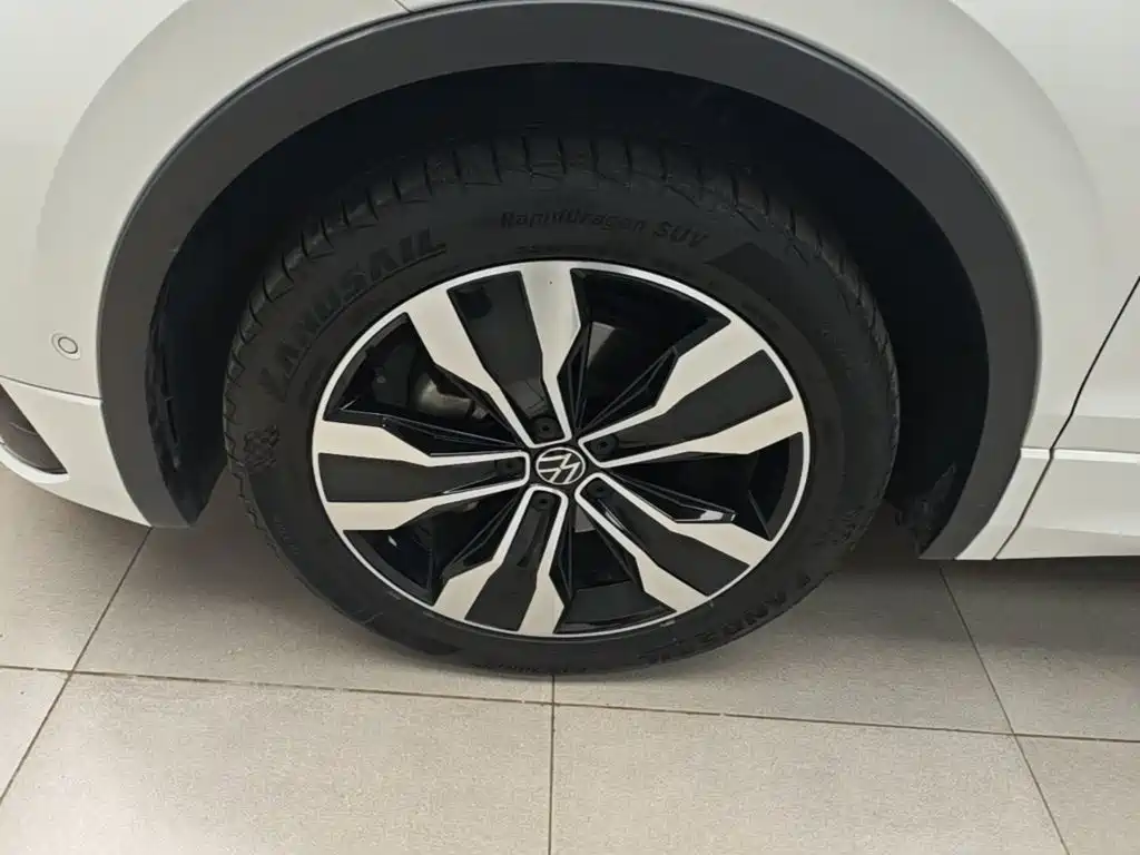 Volkswagen Tiguan L 2023 — фото 23