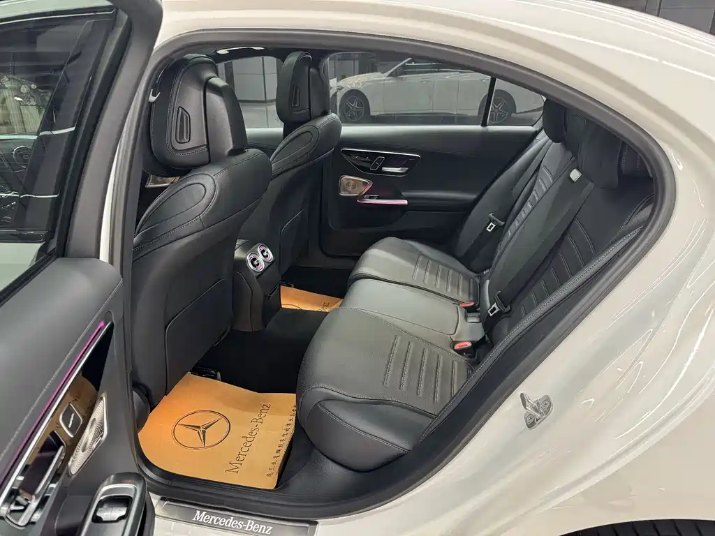 Mercedes-Benz C-Class 2024 — фото 11