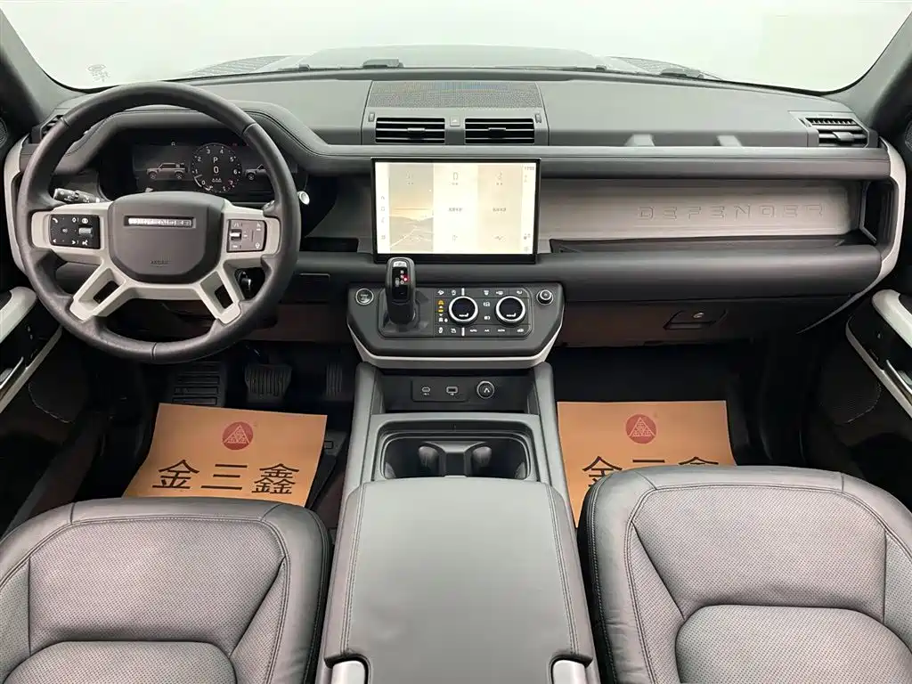 Land Rover Defender 2023 — фото 28
