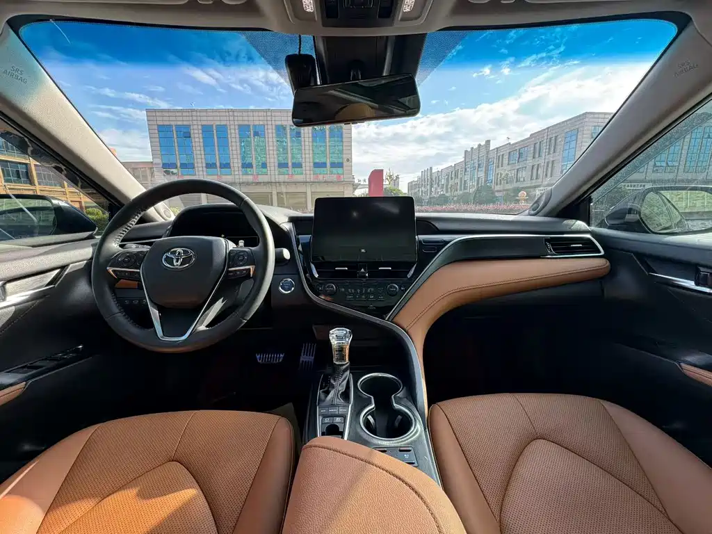 Toyota Camry 2023 — фото 6