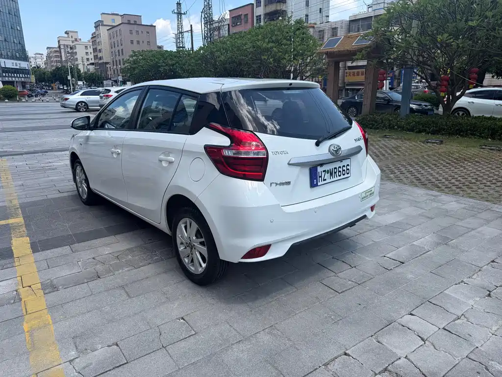 Toyota Yaris L 2019 — фото 6