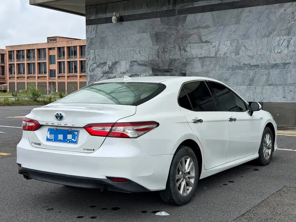 Toyota Camry 2023 — фото 9