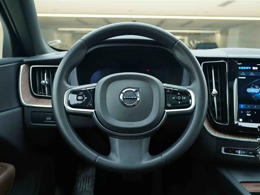Volvo XC60 PHEV 2023 — фото 17