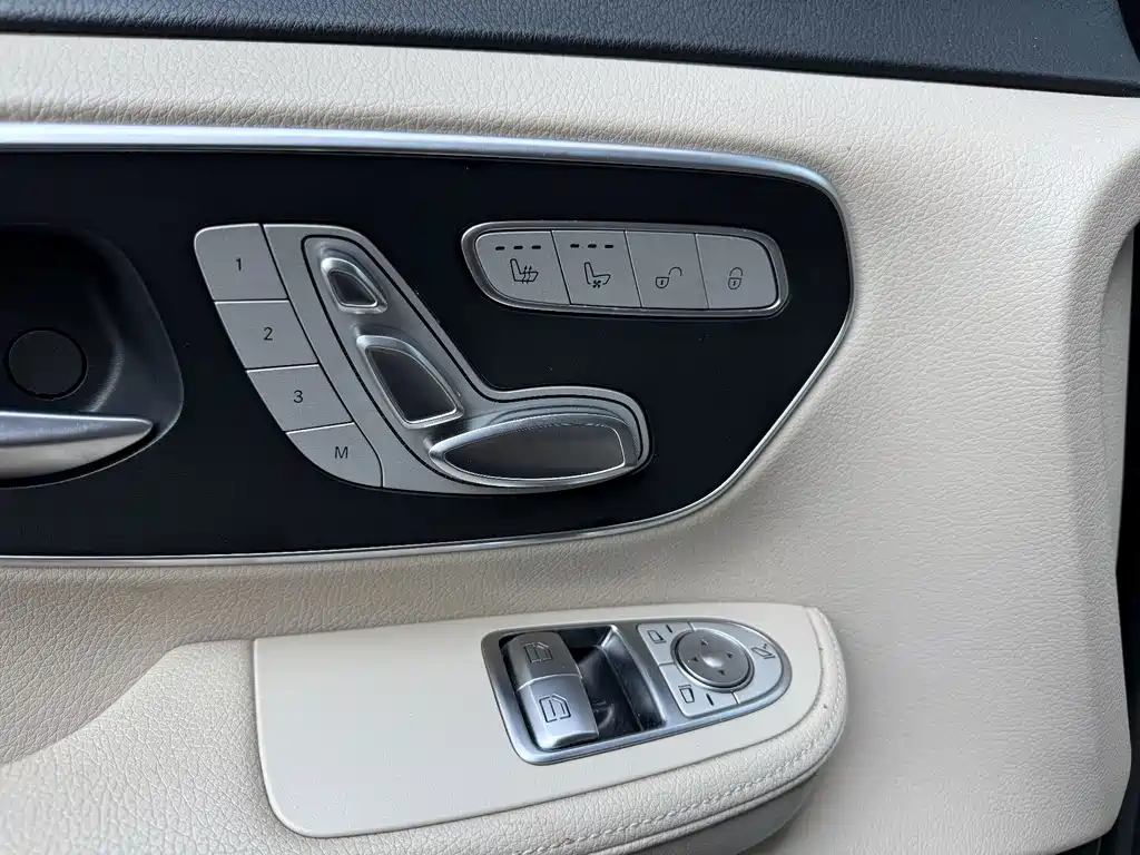 Mercedes-Benz V-Class 2023 — фото 16