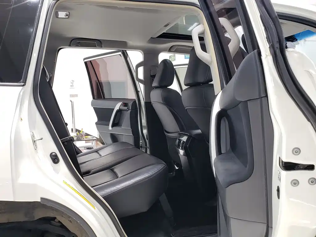 Toyota Prado 2017 — фото 9