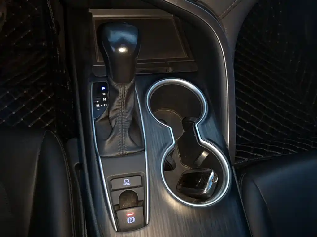 Toyota Camry 2022 — фото 14