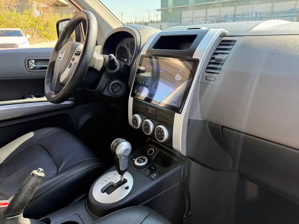Nissan X-Trail 2011 — фото 12