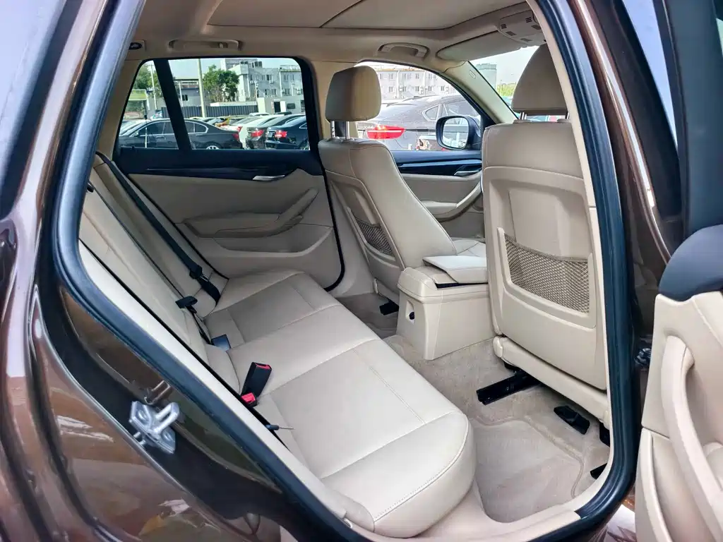 BMW X1 2011 — фото 14