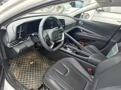 Hyundai Elantra 2023