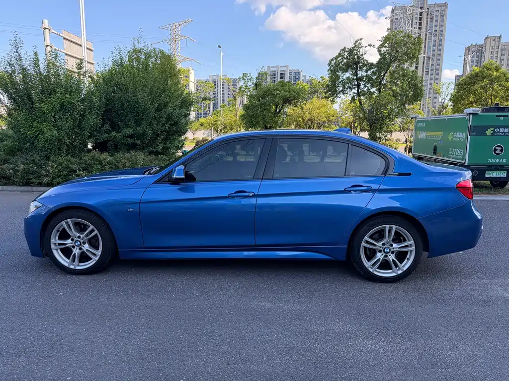 BMW 3 Series 2018 — фото 9