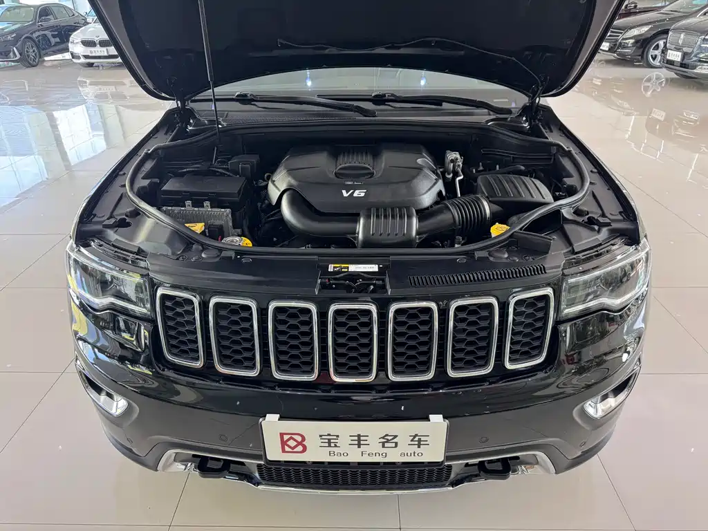 Jeep Grand Cherokee 2018 — фото 17