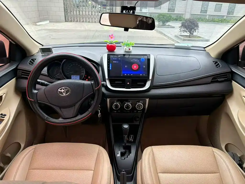 Toyota Yaris L 2019 — фото 9