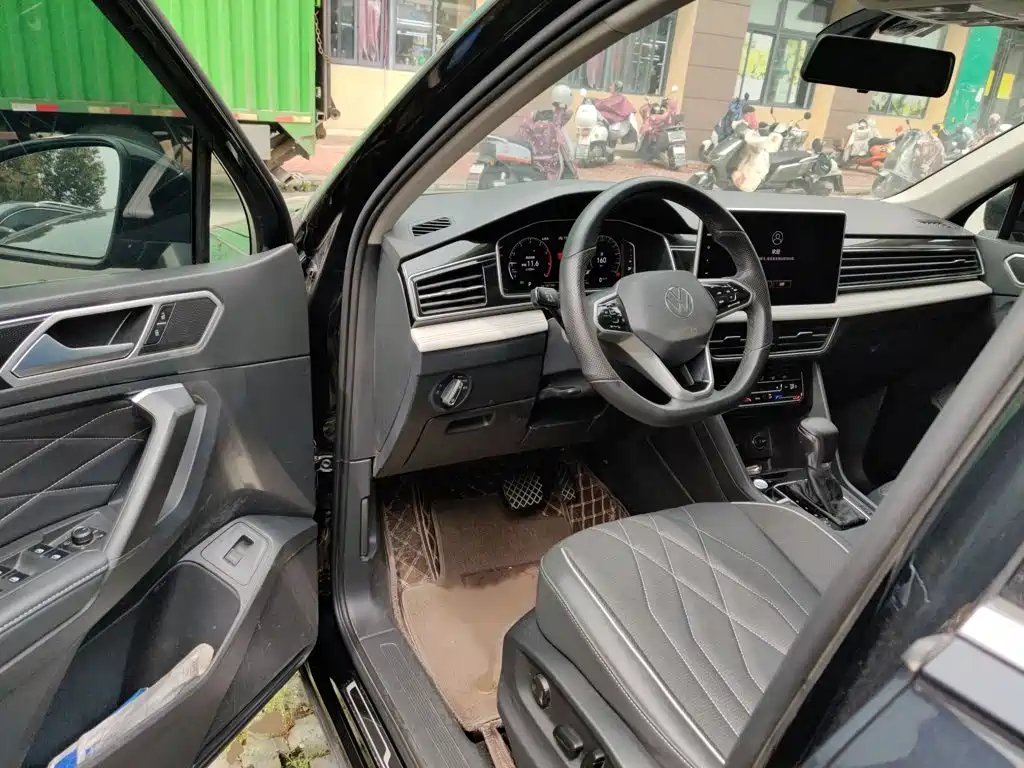 Volkswagen Tiguan L 2023 — фото 14