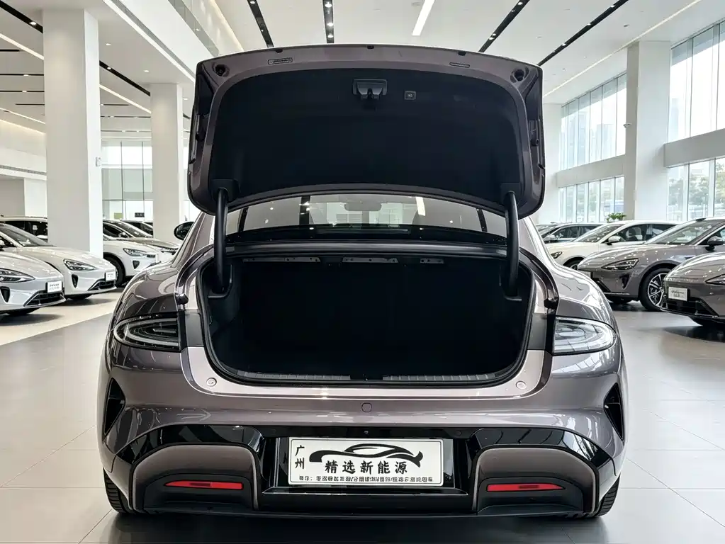 Xiaomi SU7 2025 — фото 15