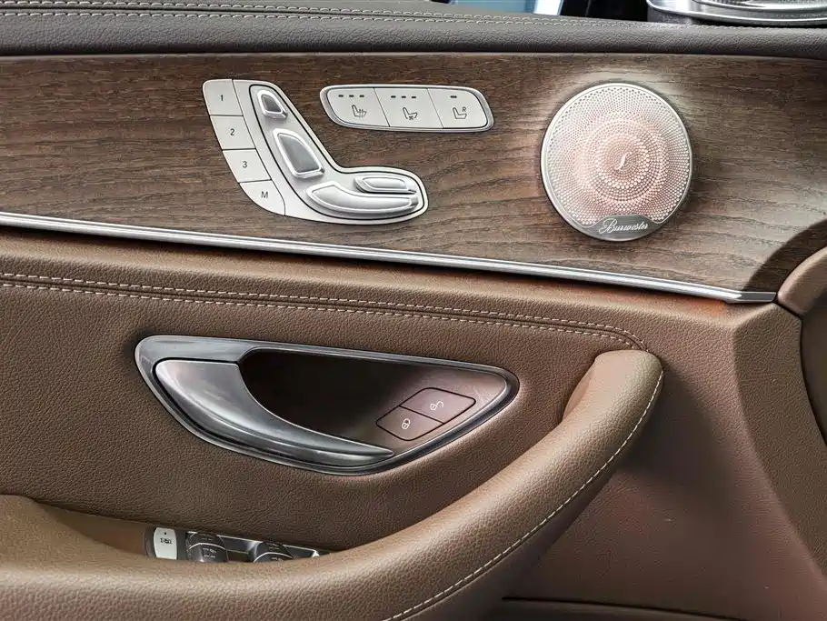 Mercedes-Benz E-Class 2023 — фото 16