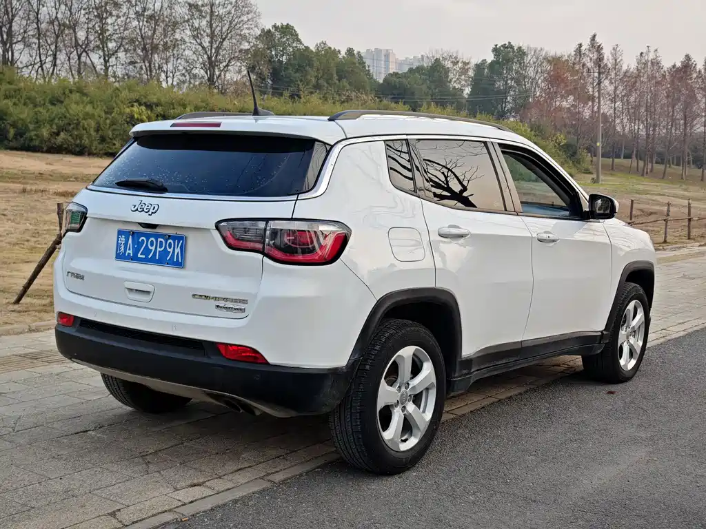 Jeep Compass 2018 — фото 14