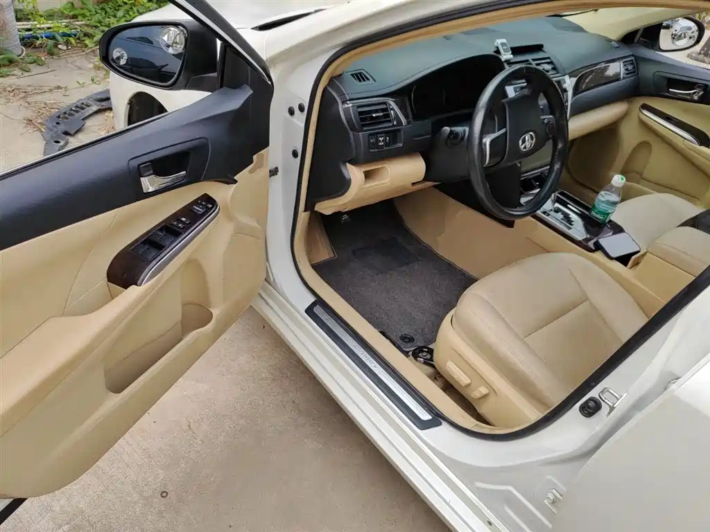 Toyota Camry 2015 — фото 12