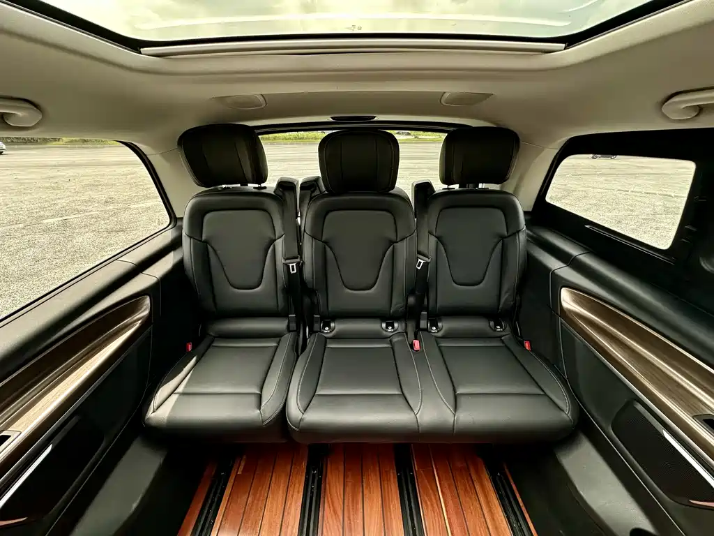 Mercedes-Benz V-Class 2021 — фото 15