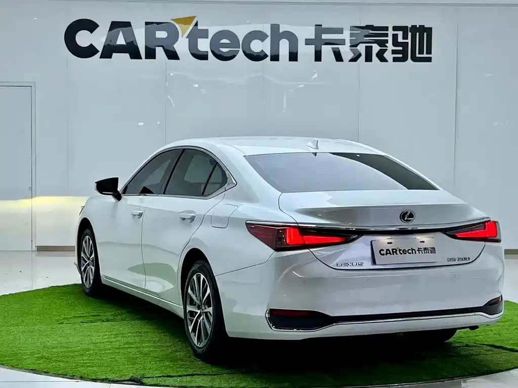 Lexus ES 2022 — фото 15