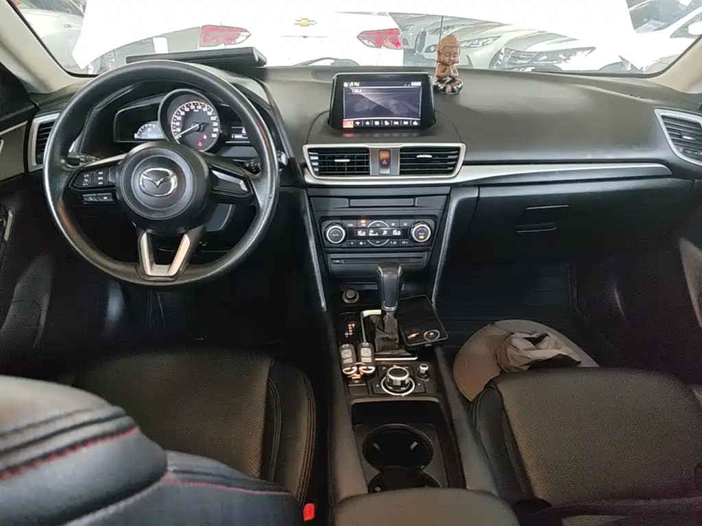 Mazda 3 Axela 2018 — фото 10