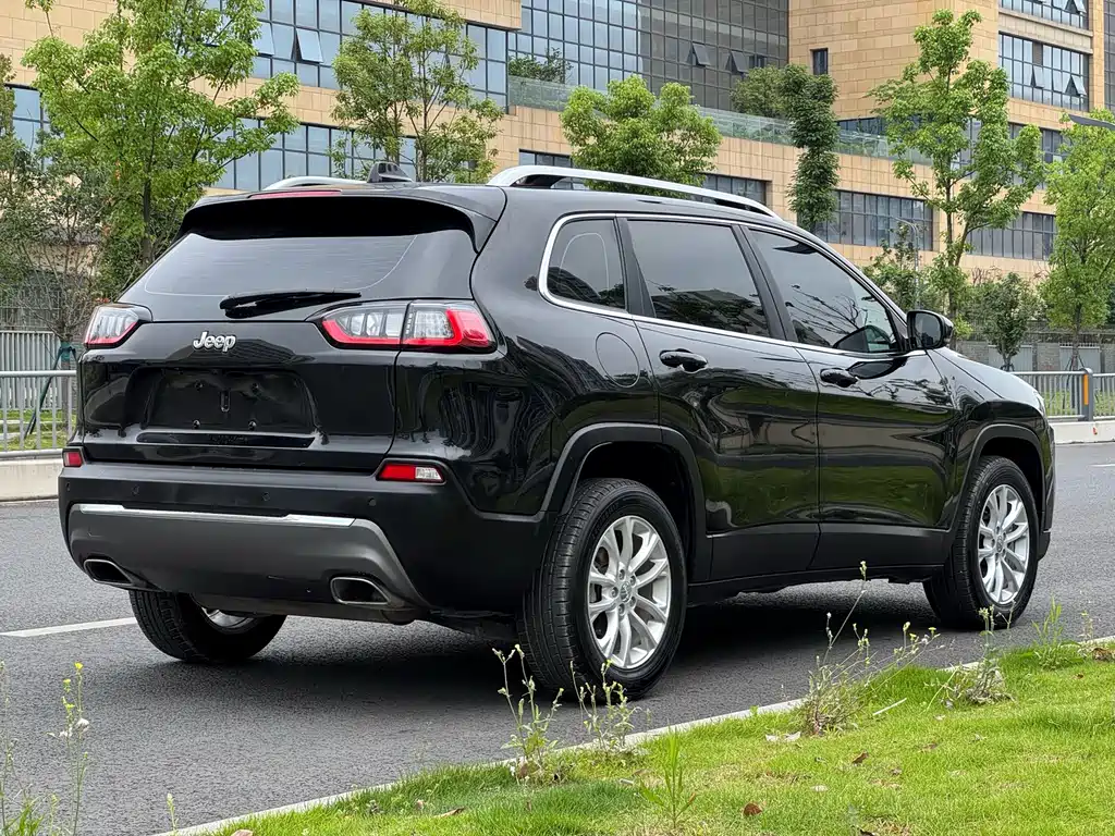 Jeep Cherokee 2020 — фото 18