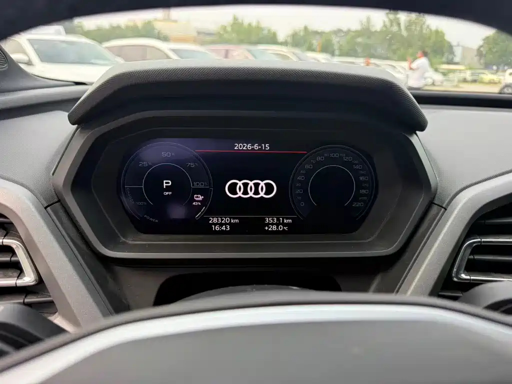 Audi Q5 e-tron 2024 — фото 7