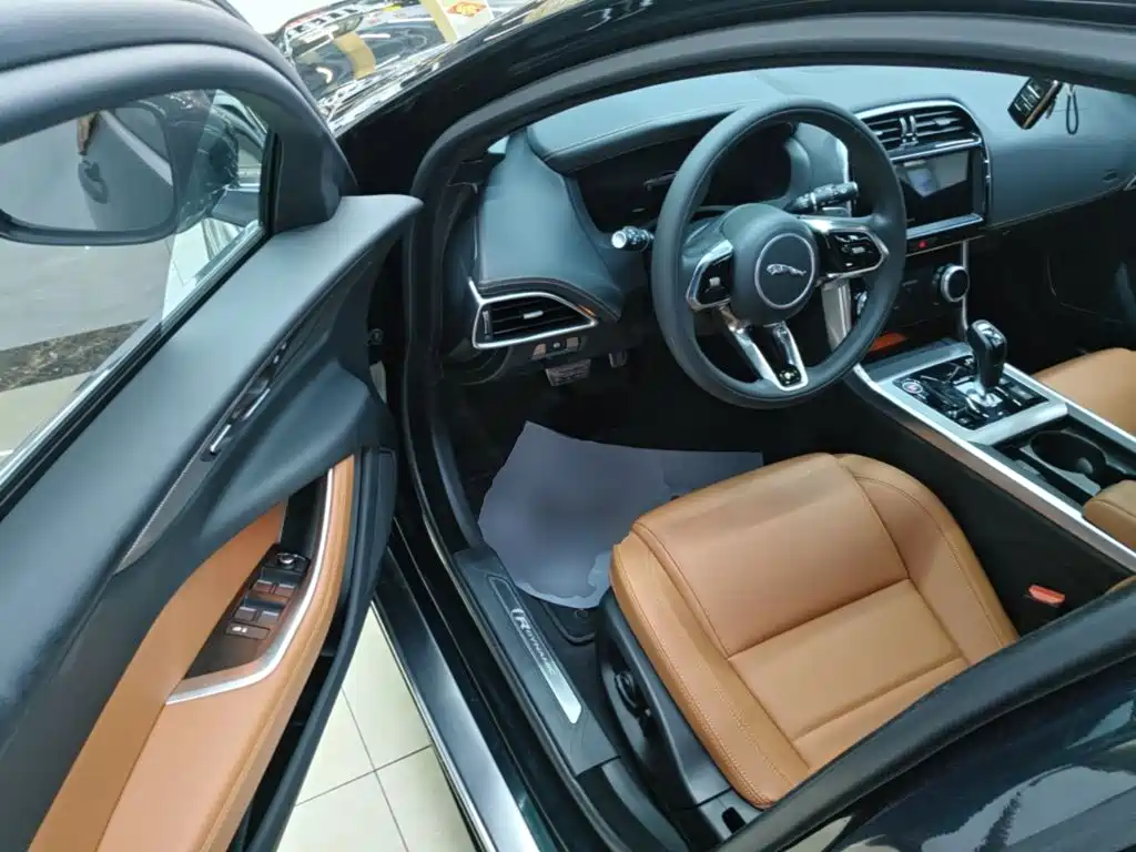 Jaguar XEL 2023 — фото 16