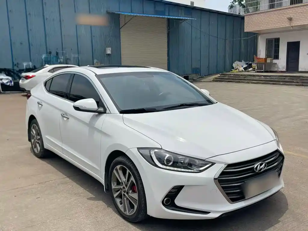 Hyundai Elantra 2018 — фото 4