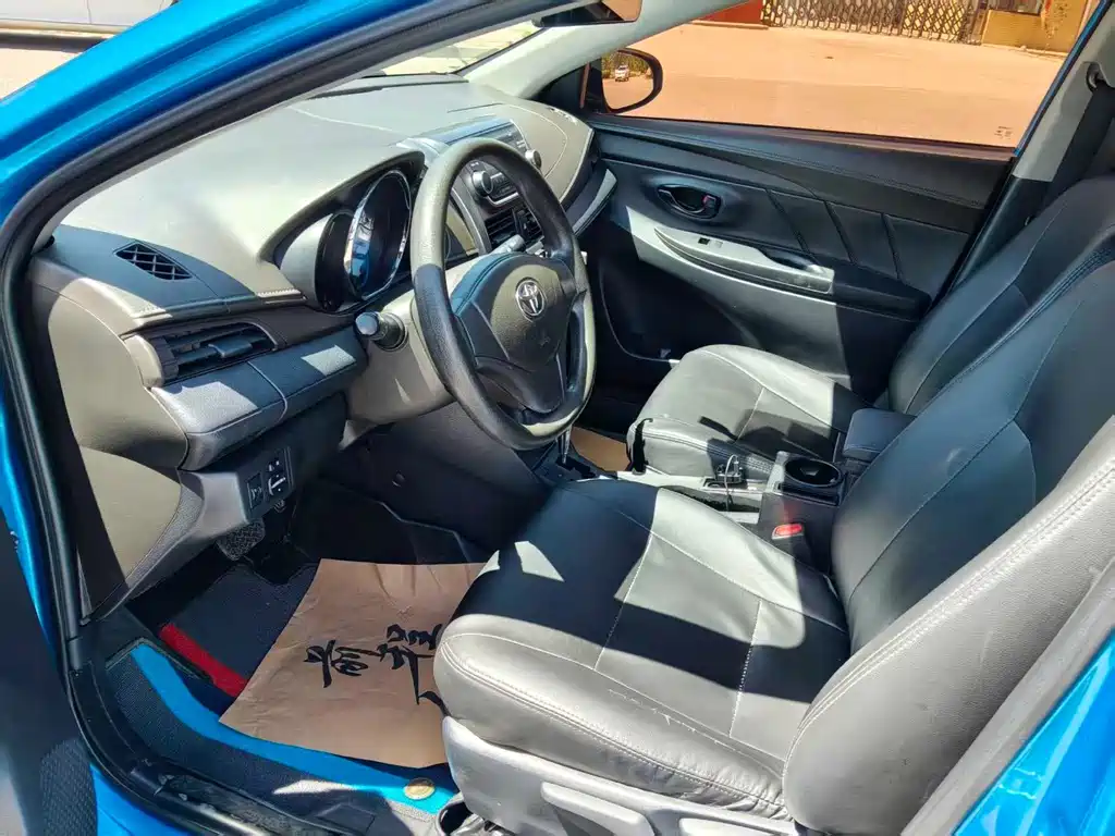 Toyota Yaris L 2014