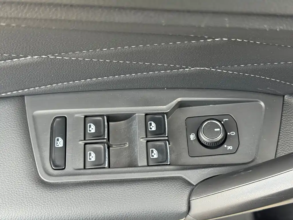Volkswagen Tiguan L 2022 — фото 11