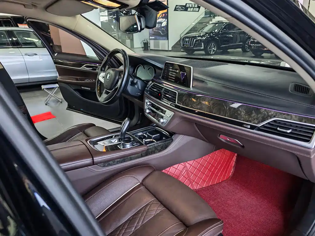 BMW 7 Series 2017 — фото 14